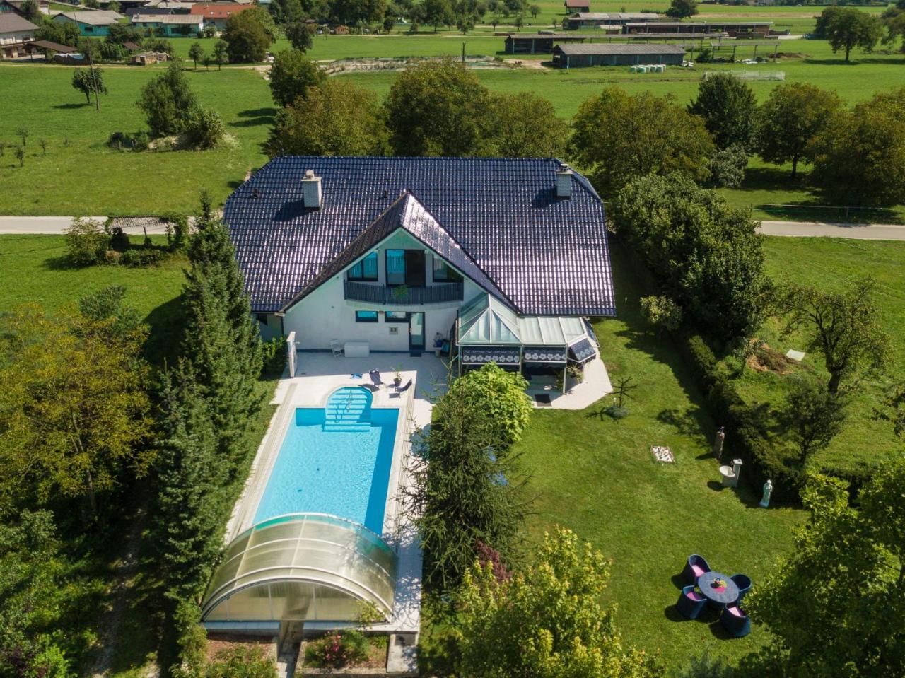 Modrin Apartments カムニーク エクステリア 写真