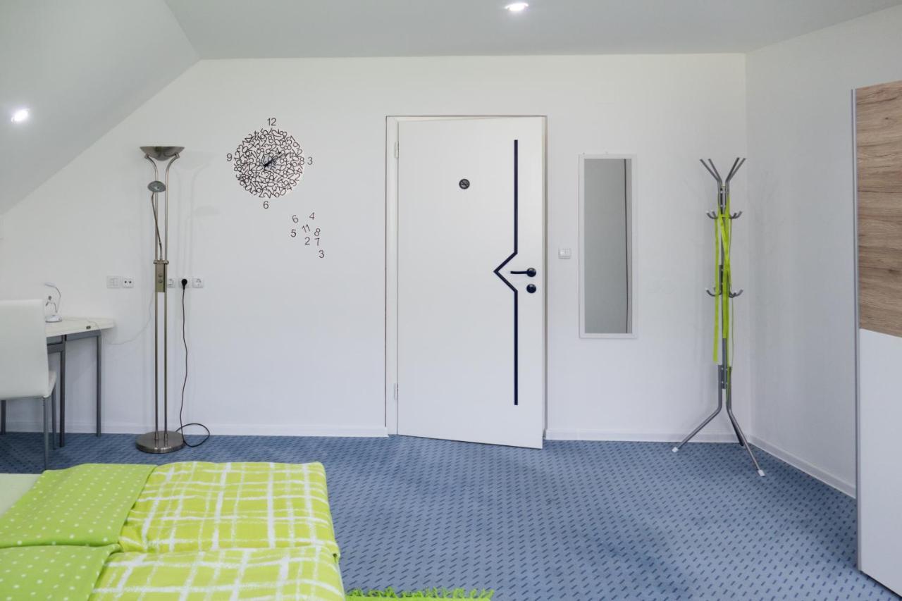 Modrin Apartments カムニーク エクステリア 写真